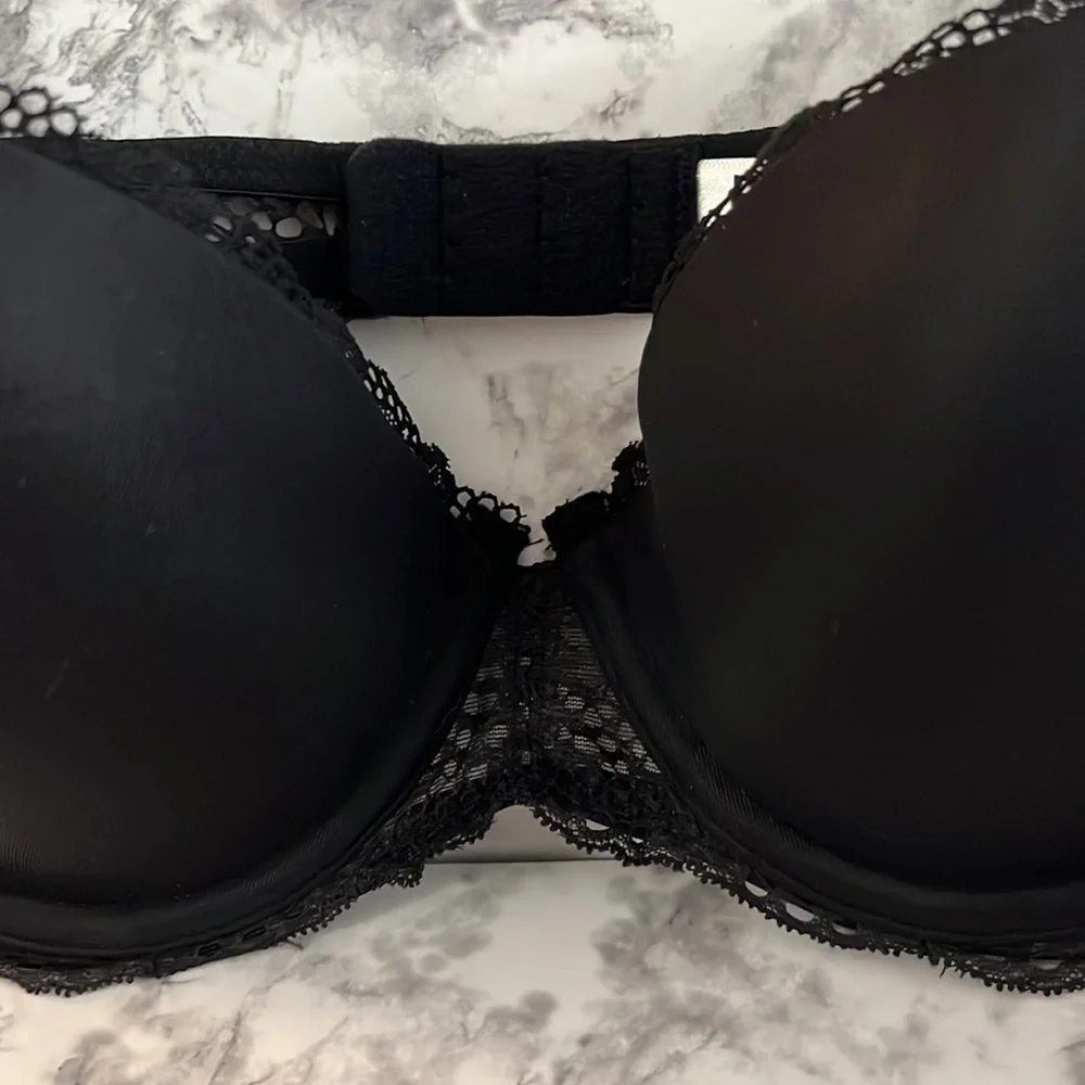 Dkny here black